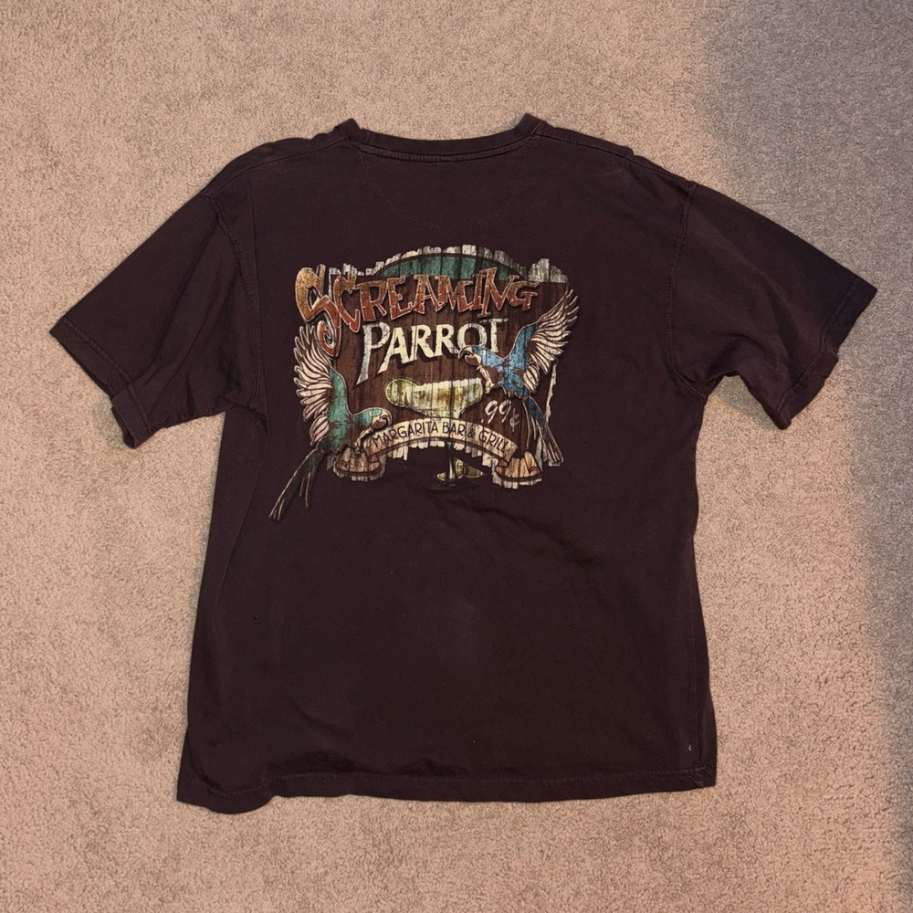 Screaming Parrot bar and grill graphic T-Shirt